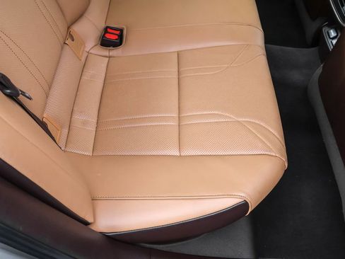 Used 2020 Lexus ES 300h w/ Luxury Package image 34