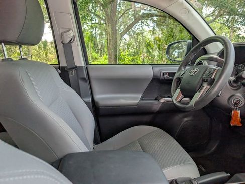 Used 2022 Toyota Tacoma SR5 w/ Technology Package RWD image 11