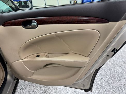Used 2009 Buick Lucerne CXL FWD image 8