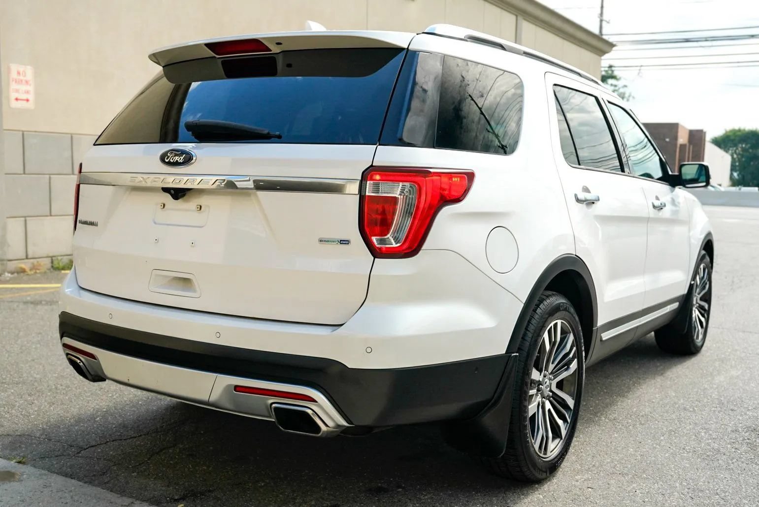 Used 2017 Ford Explorer Platinum AWD/4WD image 5