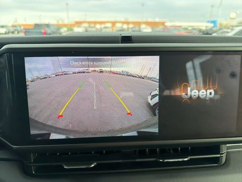 Used 2024 Jeep Wrangler Sahara image 10