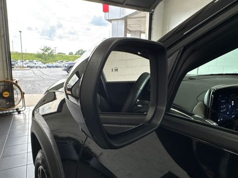 Used 2025 Chevrolet Equinox LT w/ Convenience Package II FWD image 13
