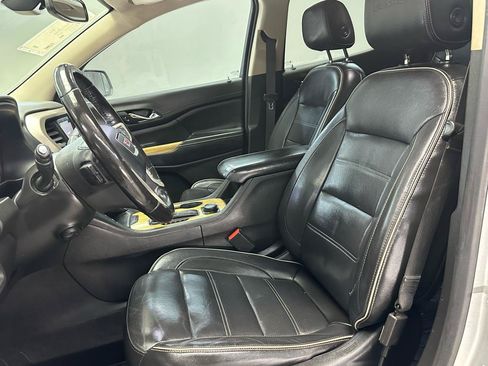 Used 2019 GMC Acadia Denali w/ Technology Package FWD image 17