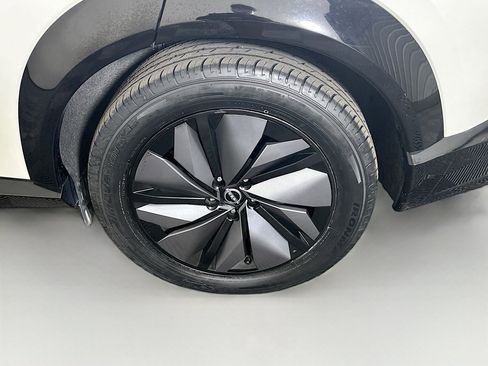 Used 2023 Nissan Ariya FWD image 11