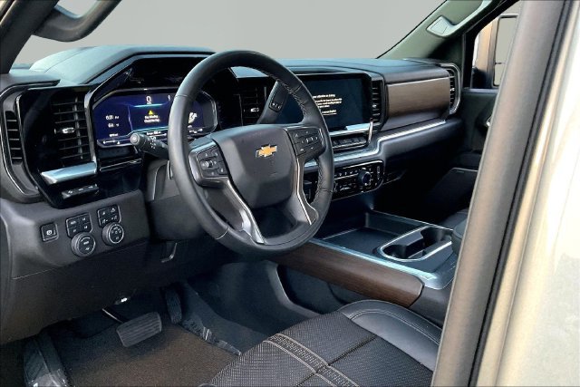 Used 2024 Chevrolet Silverado 2500 High Country w/ High Country Premium Package AWD/4WD image 12
