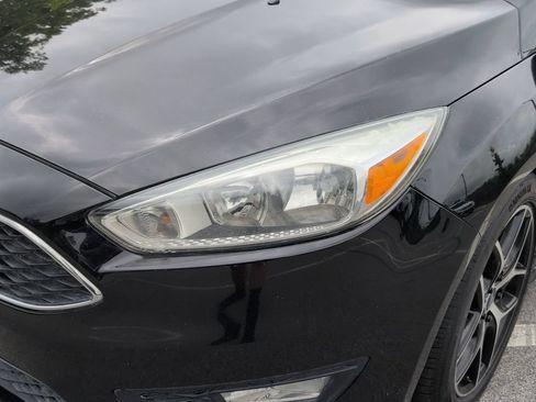 Used 2016 Ford Focus SE w/ SE Sport Package FWD image 6