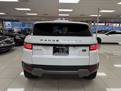 Used 2019 Land Rover Range Rover Evoque SE image 9