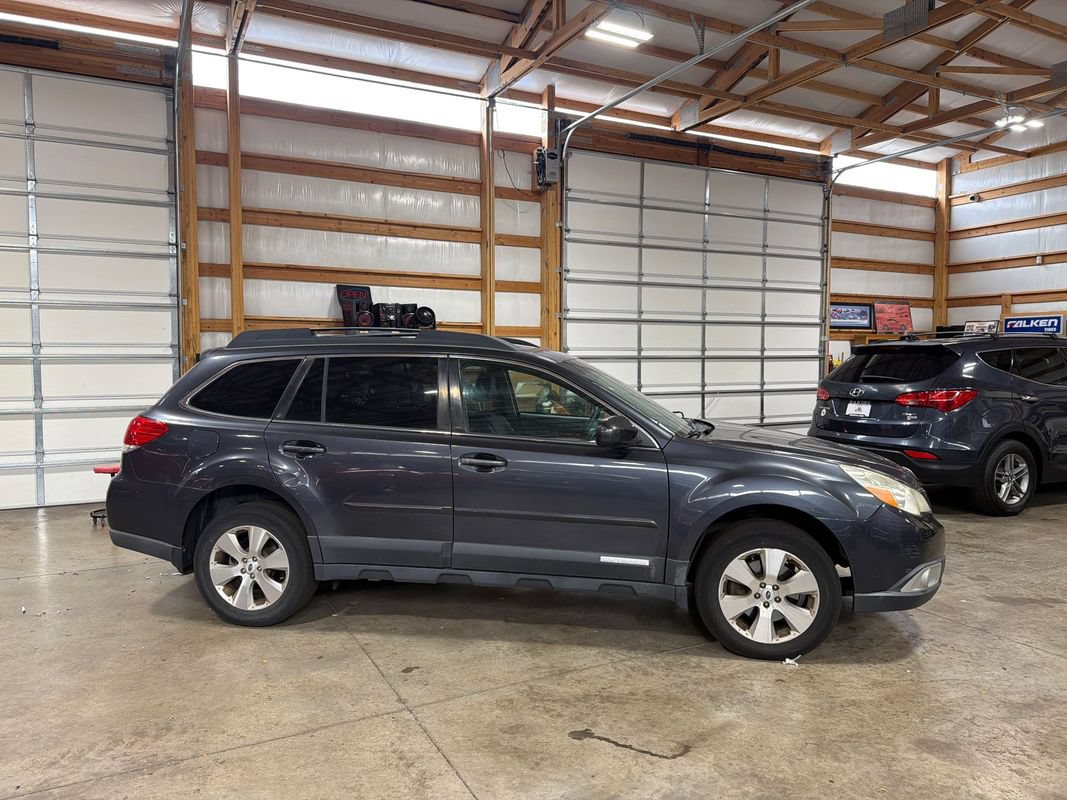 Used 2011 Subaru Outback 3.6R Limited w/ PWR Moonroof Pkg AWD/4WD image 7