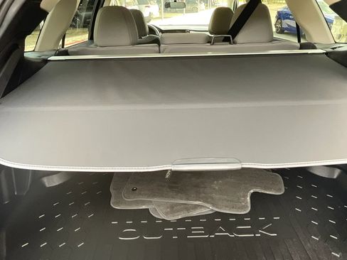 Used 2025 Subaru Outback Premium AWD/4WD image 13