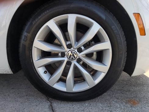 Used 2017 Volkswagen Beetle 1.8T Classic image 13