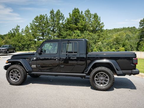 Used 2020 Jeep Gladiator Overland AWD/4WD image 7