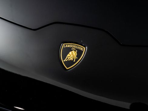Used 2018 Lamborghini Huracan Performante AWD/4WD image 26