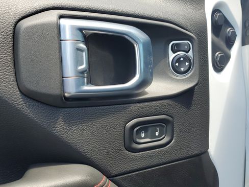 Used 2024 Jeep Wrangler Unlimited Rubicon AWD/4WD image 22