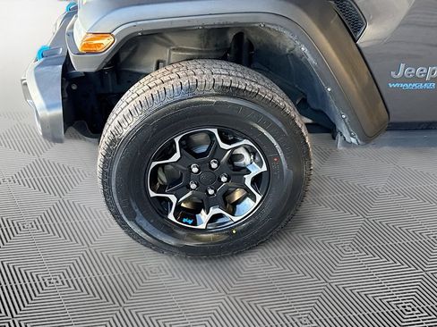 Used 2022 Jeep Wrangler Unlimited Rubicon 4xe AWD/4WD image 35