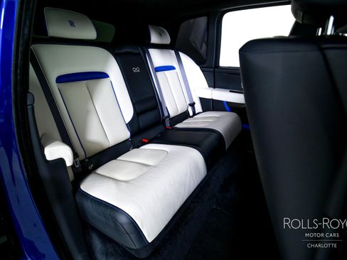 Used 2021 Rolls-Royce Cullinan Black Badge image 27