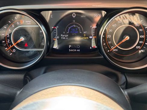 Used 2022 Jeep Wrangler Unlimited Sahara w/ LED Lighting Group AWD/4WD image 18