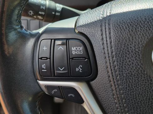 Used 2017 Toyota Highlander Limited FWD image 16