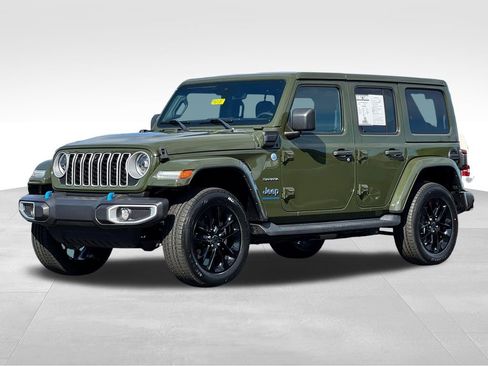 Used 2024 Jeep Wrangler Unlimited Sahara w/ Technology Group AWD/4WD image 3