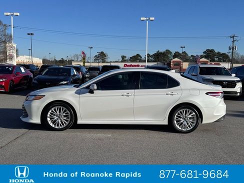 Used 2019 Toyota Camry XLE image 3