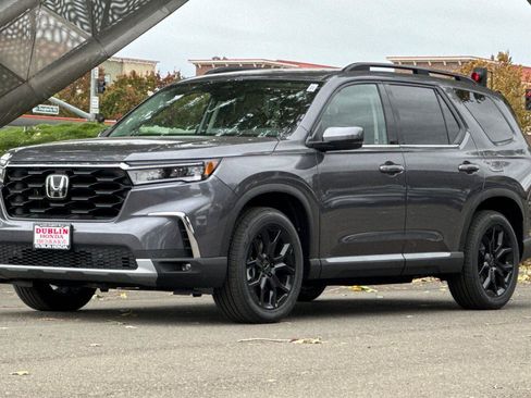 New 2025 Honda Pilot Touring image 8