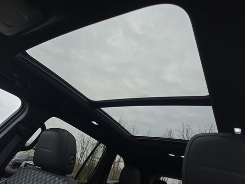 Used 2024 GMC Acadia Denali w/ Super Cruise Package image 34