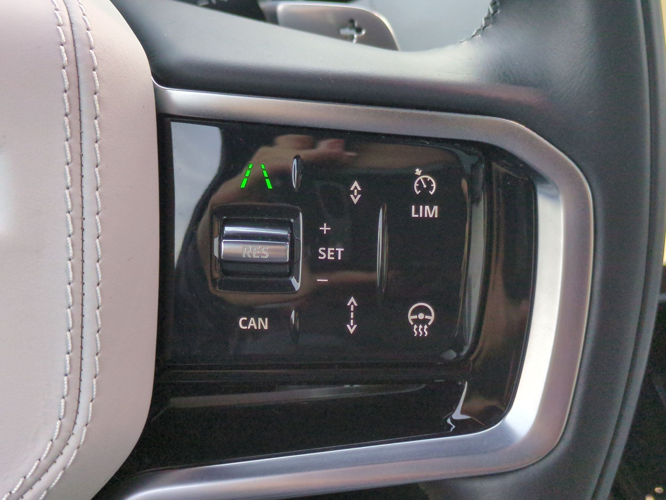 Used 2024 Land Rover Range Rover Sport SE AWD/4WD image 19