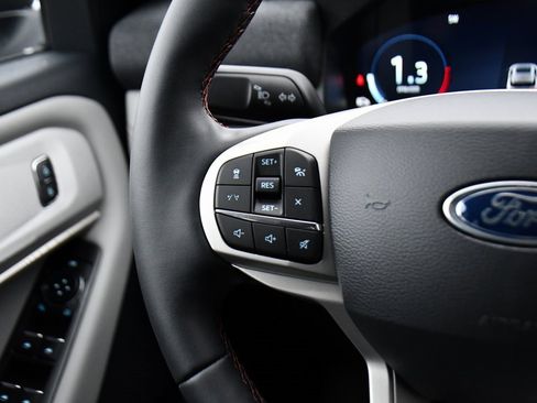 Used 2026 Ford Explorer Active w/ Active Comfort Package image 32