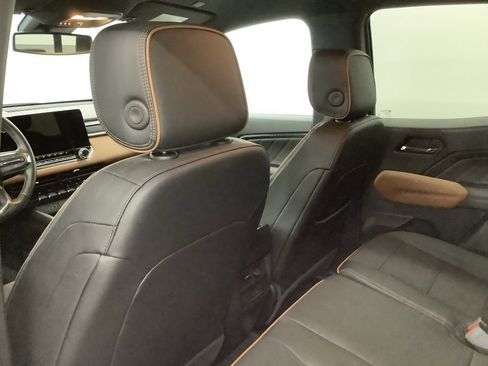 Used 2023 GMC Canyon AT4 image 8