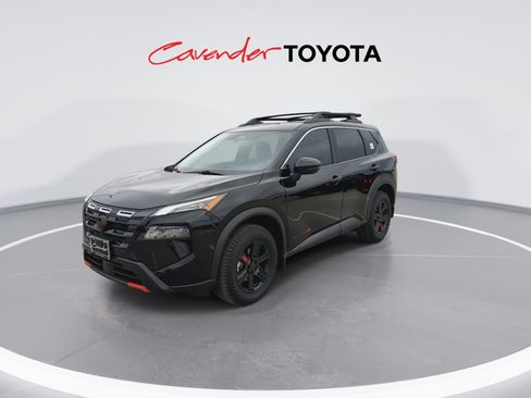 Used 2025 Nissan Rogue SV w/ Rock Creek Premium Package image 4