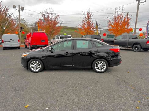 Used 2017 Ford Focus SE image 4