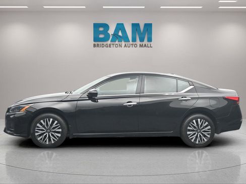 Used 2023 Nissan Altima 2.5 SV AWD/4WD image 6