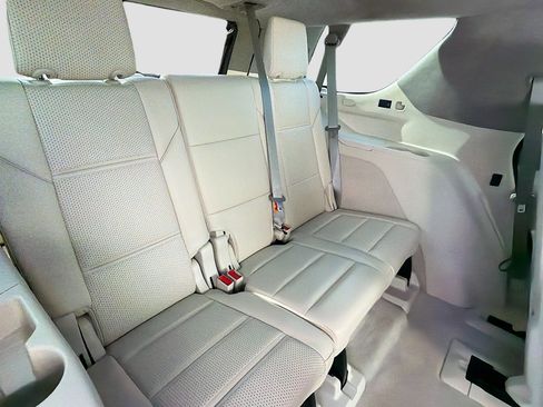 Used 2022 Cadillac Escalade Sport Platinum w/ Heavy-Duty Trailer Package AWD/4WD image 22