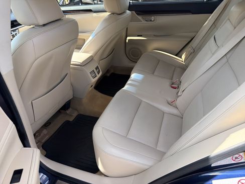 Used 2013 Lexus ES 350 FWD image 29