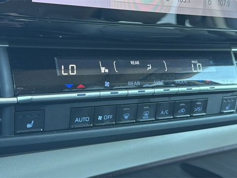 Used 2023 Toyota Sienna XLE image 26