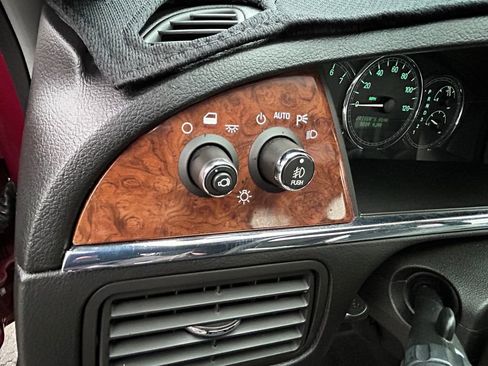 Used 2005 Buick LaCrosse CXS w/ Chrome Appearance Package image 19