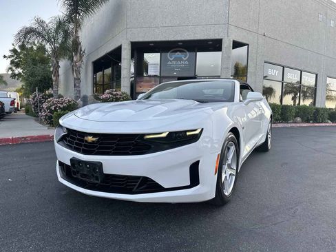 Used 2020 Chevrolet Camaro LT image 2