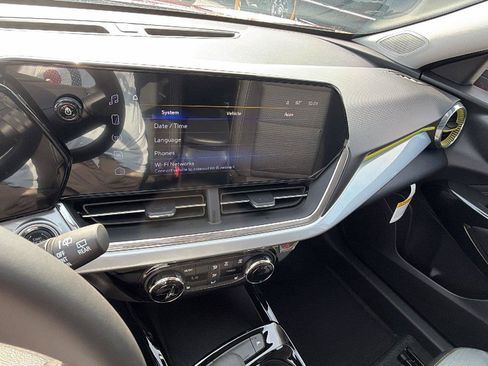 New 2026 Chevrolet Trax LT w/ Driver Confidence Package FWD image 25