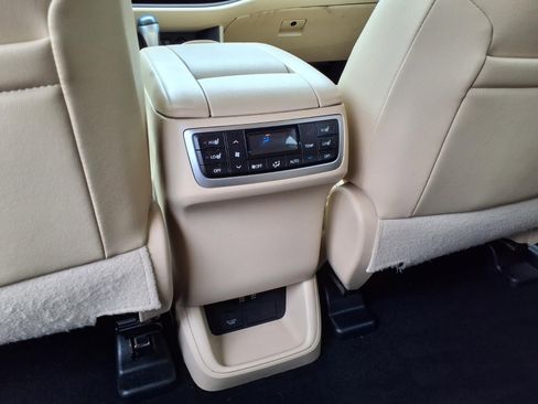 Used 2018 Toyota Highlander Limited Platinum FWD image 15