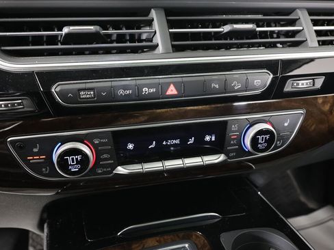 Used 2018 Audi Q7 3.0T Prestige w/ Prestige Package image 38