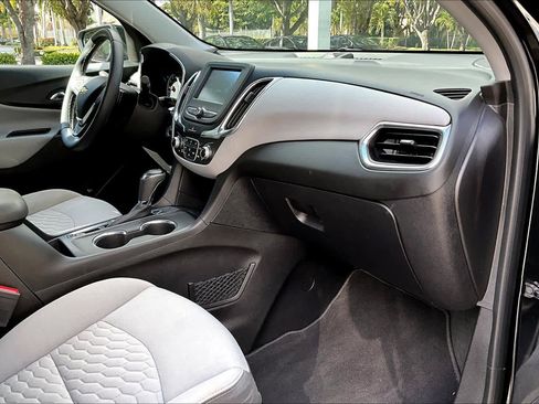 Used 2018 Chevrolet Equinox LT image 17