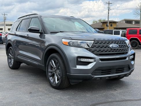 Used 2024 Ford Explorer XLT w/ Equipment Group 202A AWD/4WD image 2