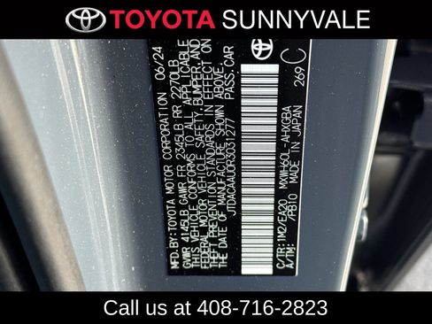 Used 2024 Toyota Prius XLE FWD image 31