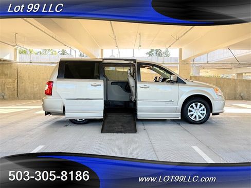 Used 2013 Chrysler Town & Country Touring FWD image 1