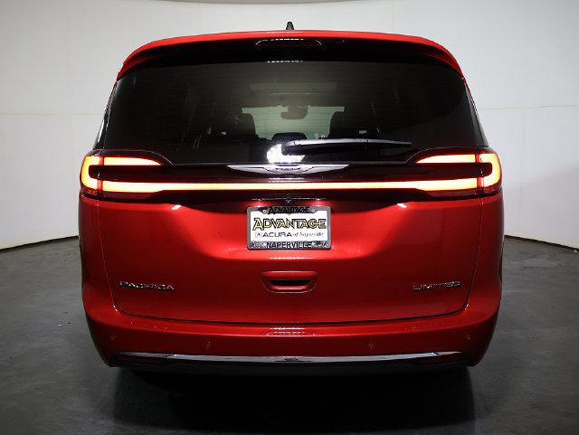 Used 2026 Chrysler Pacifica Limited FWD image 10
