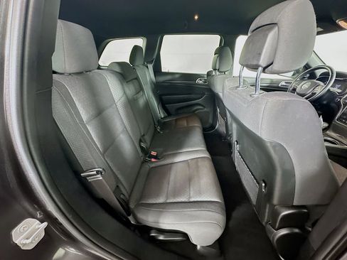 Used 2019 Jeep Grand Cherokee Laredo w/ Security & Convenience Group AWD/4WD image 33