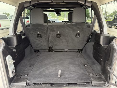 Used 2024 Jeep Wrangler Unlimited Rubicon AWD/4WD image 29