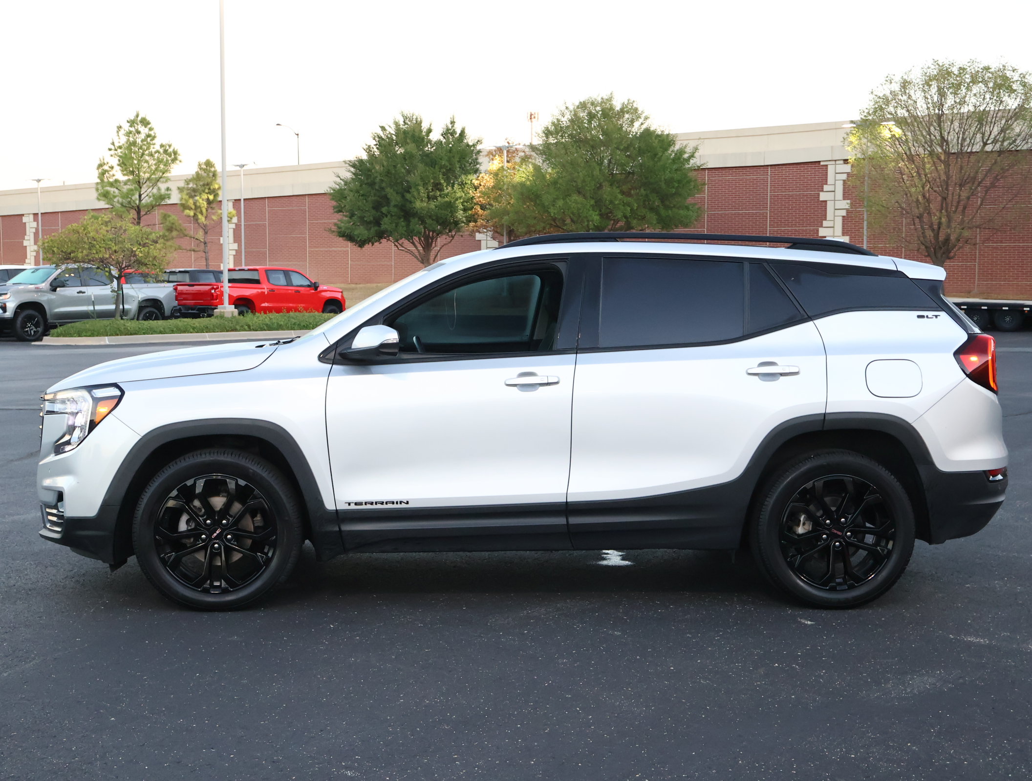 Used 2022 GMC Terrain SLT w/ Infotainment Package II FWD image 37