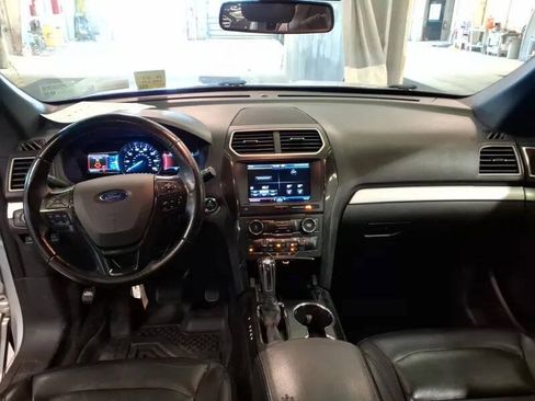 Used 2016 Ford Explorer XLT w/ Equipment Group 202A AWD/4WD image 7