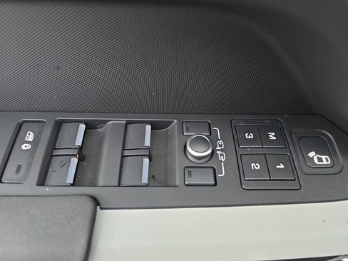 Used 2023 Land Rover Defender 110 X-Dynamic SE image 27