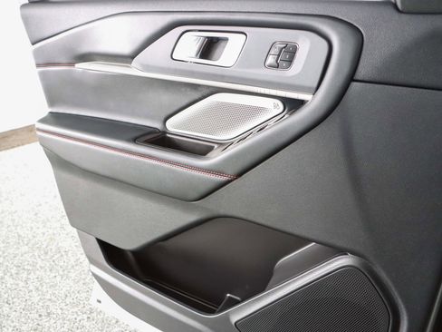 Used 2025 Ford Explorer ST image 22